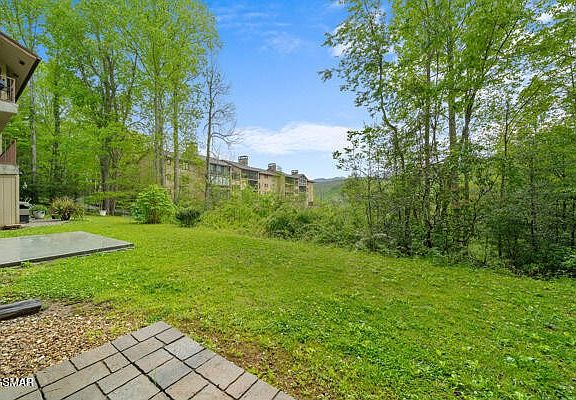 5th image of 221 Woodland Rd Unit 101