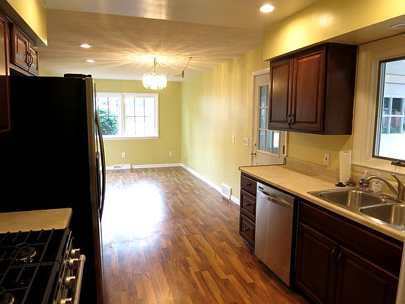 3rd image of 3332 Glasgow Dr