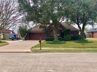 404 Walnut St, Lake Jackson, TX 77566