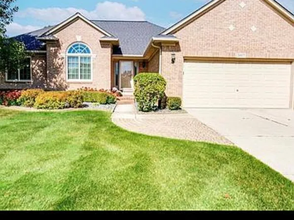 20577 Sherwood Dr, Macomb, MI 48044