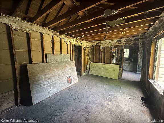 3rd image of 4576 Guilford St