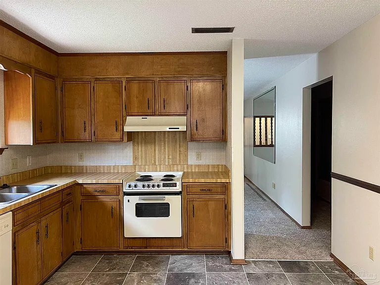 7812 Deborah Dr — Photo 7