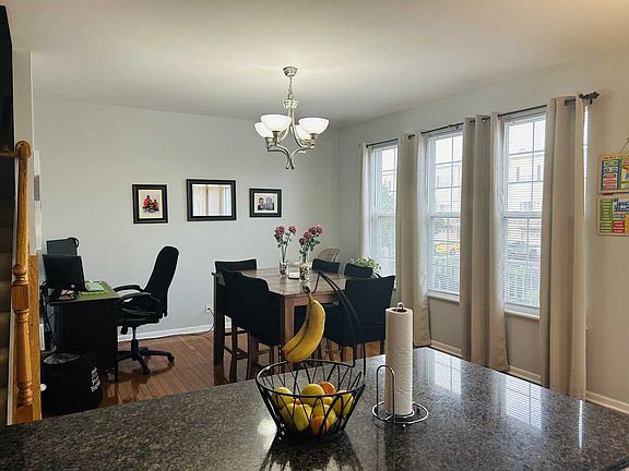 4th image of 807 Brodhead Dr