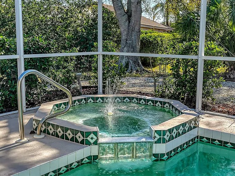 5811 White Oak Bayou Ct — Photo 38