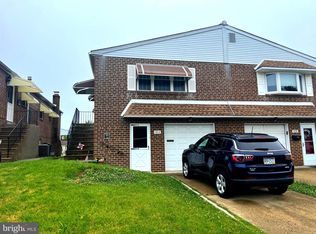 7918 Farnsworth St, Philadelphia, PA 19152