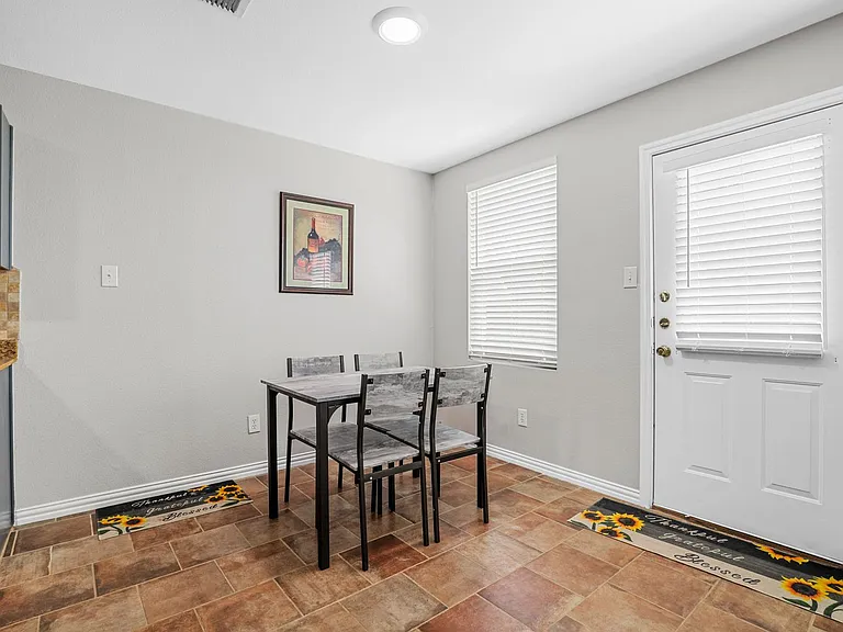 9641 Euclid Dr — Photo 6