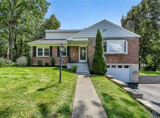 6 Allen Pl, New Windsor, NY 12553