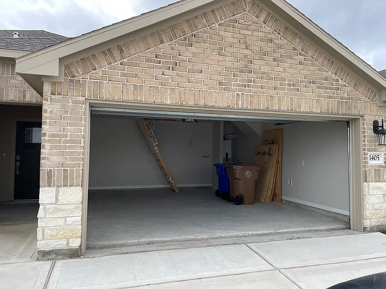 1405 Irigoyen St — Photo 25