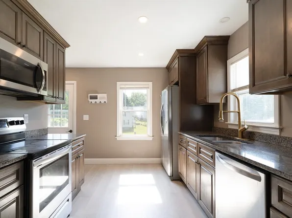 22 Marsh Ave, Southbridge, MA 01550