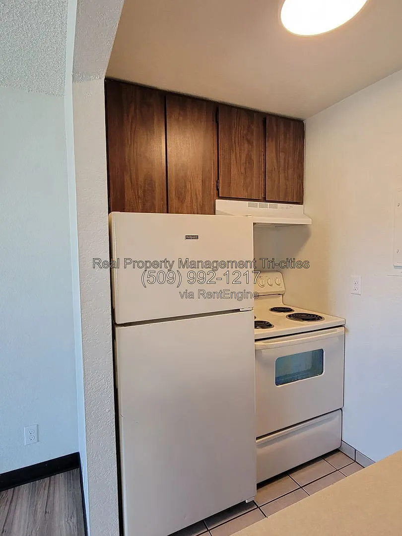 1025 W Entiat Ave — Photo 4