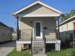 618 Chalmette St, Harvey, LA 70058