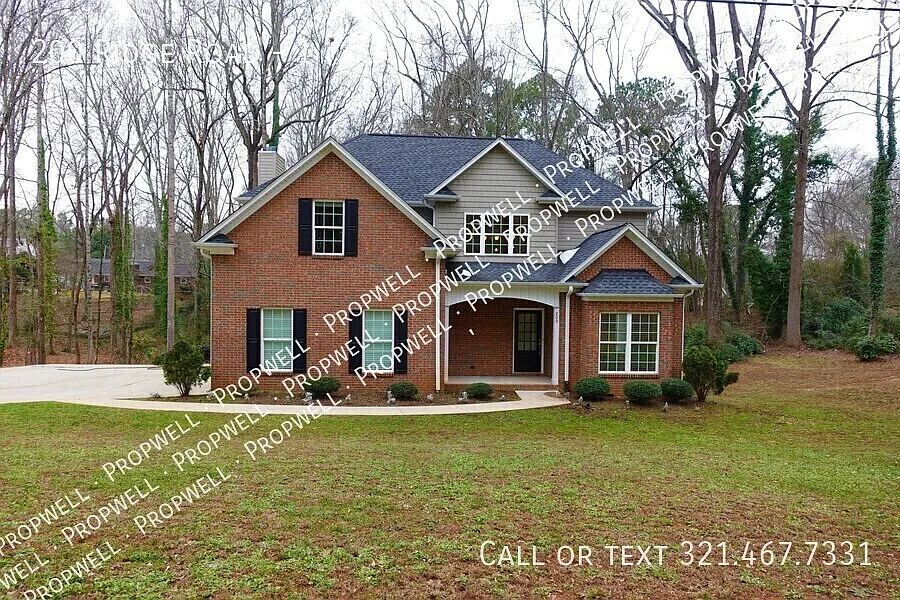 4 bed, 2.5 bath, 2283 sqft, $2,095 — Photo 2