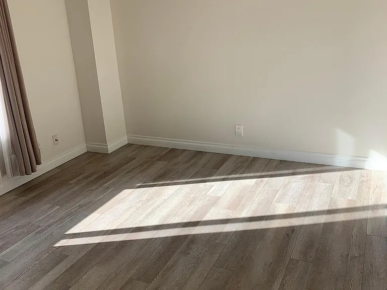 1726 Winona Blvd #201 — Photo 32