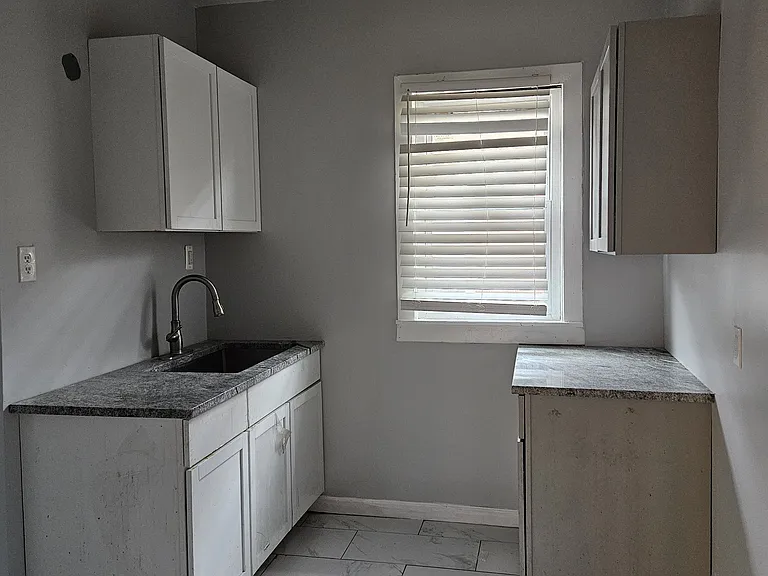 2985 Leslie St — Photo 4