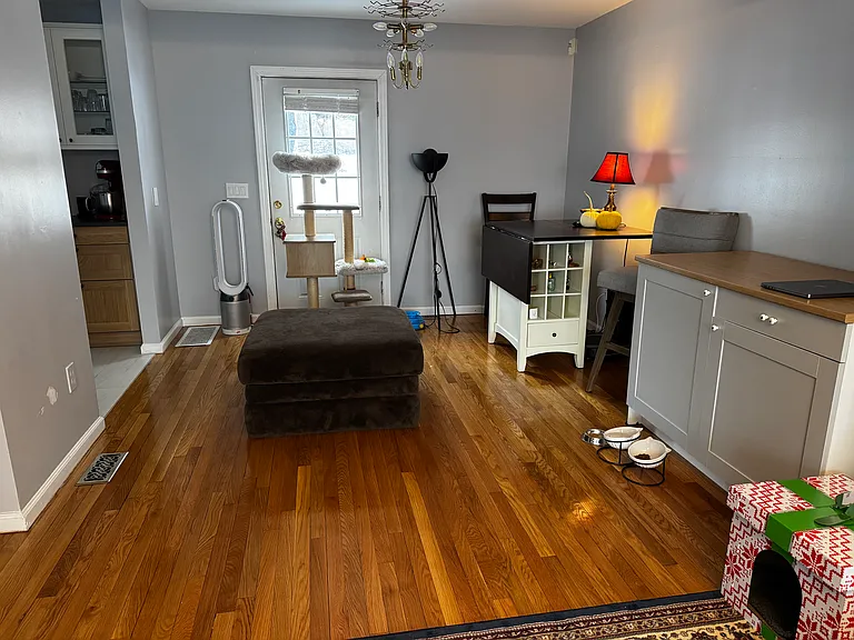 529 Essex St — Photo 7