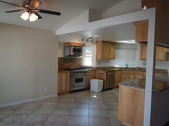2nd image of 200 Heron Dr