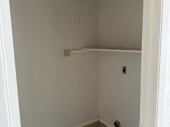 4th image of 1074 Honeytree St