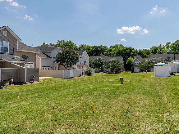 3rd image of 11625 Lioness St