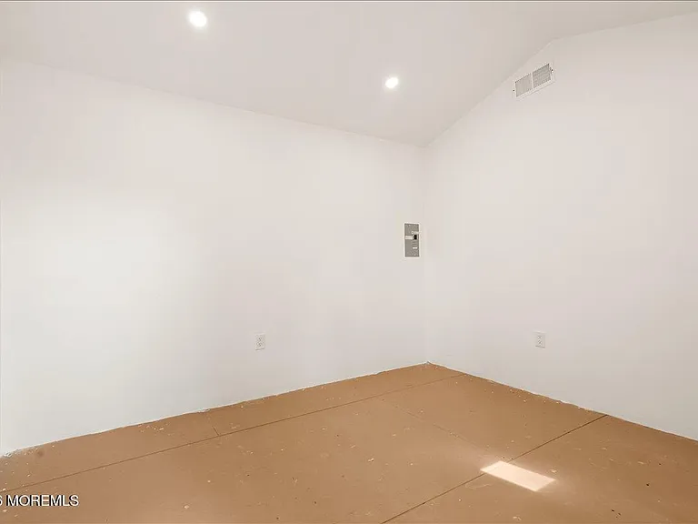 61 Cooney Ave — Photo 21