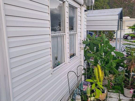 2nd image of 4631 Daisy Dr