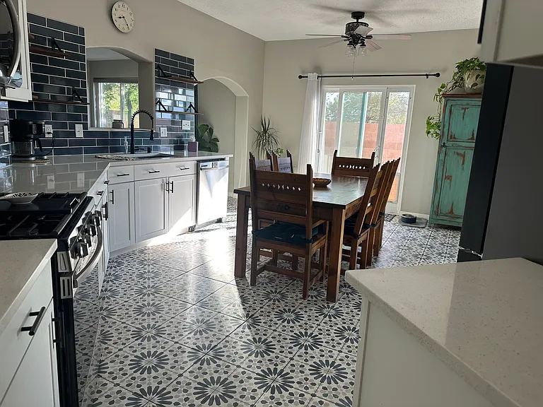 Vista Casitas Dr NW — Photo 2