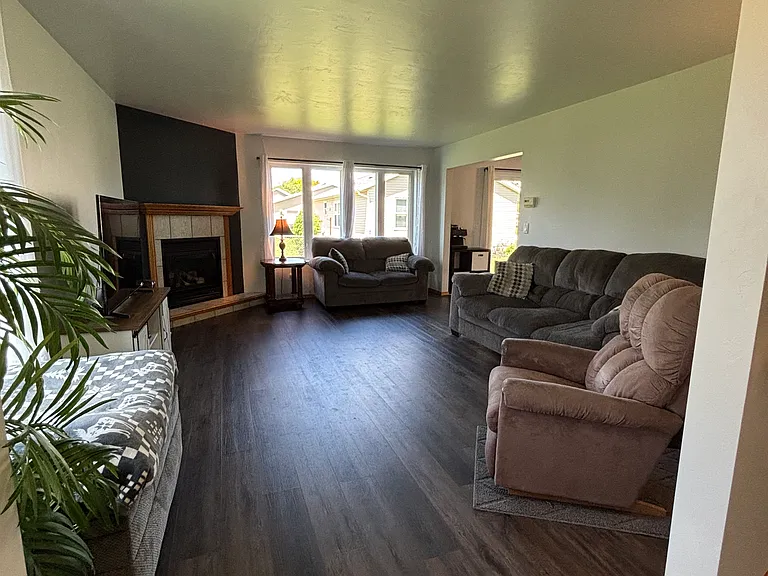 435 W Green Bay St — Photo 2