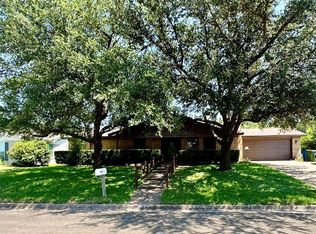240 Monterrey Dr, Hewitt, TX 76643
