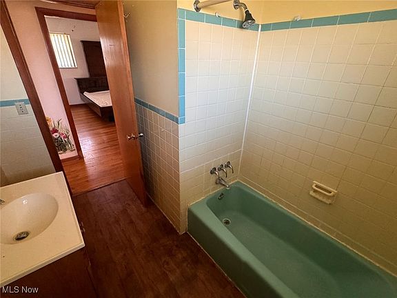 5th image of 807 Clayton Ave