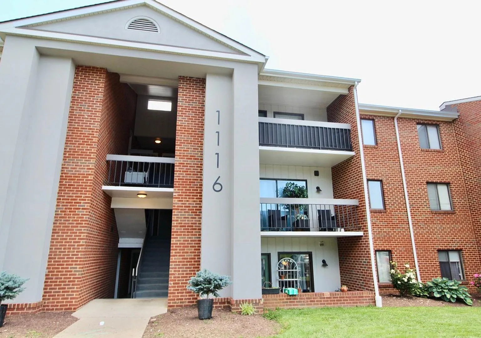 3 bed, 2.0 bath, 1108 sqft, $1,600 — Photo 1