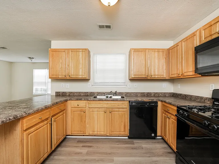 260 Greenway Dr — Photo 7