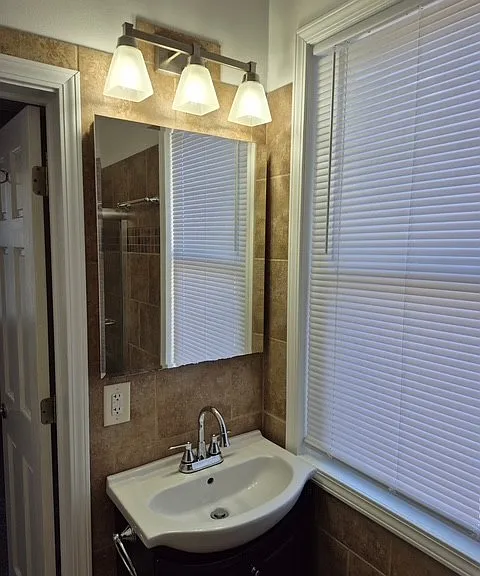 724 E North St #1/2 — Photo 5