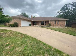 1805 Wagon Wheel Trl, Pantego, TX 76013