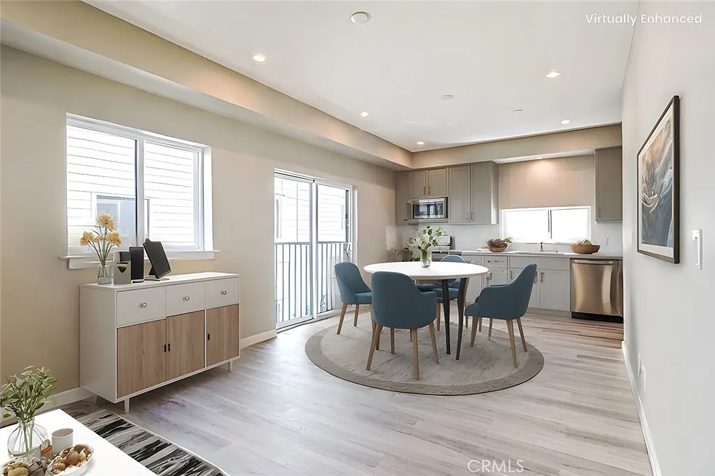 4 bed, 1369 sqft, $3,845 — Photo 2