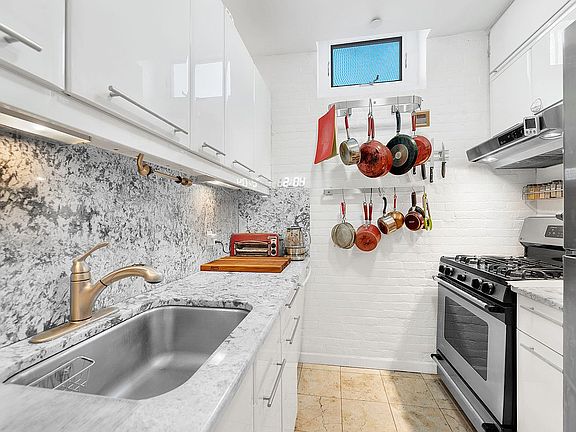 4th image of 330 Pearl St APT 3A