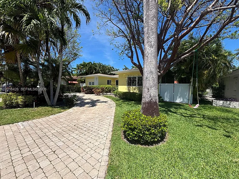 7511 Miami View Dr — Photo 2