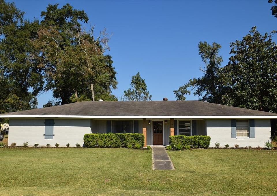 1st image of 229 Quelqueshue St