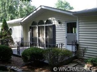 32 Nuthatch Rd, Hendersonville, NC 28792