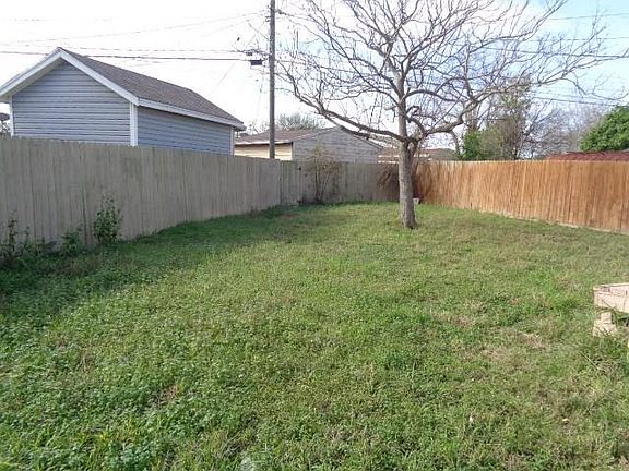 3rd image of 3521 N Naylor Cir