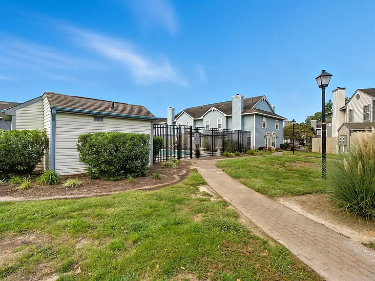 4658 Genoa Cir — Photo 33