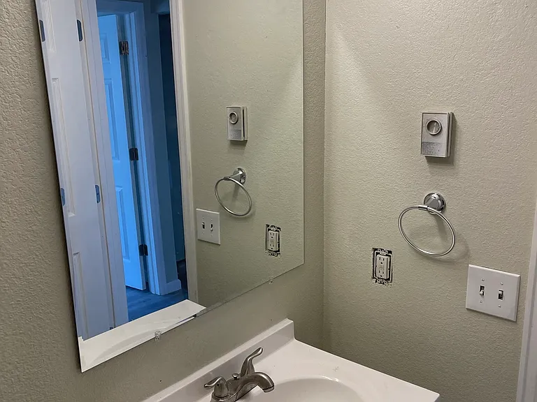 1128 Mazatlan Cir #B — Photo 8