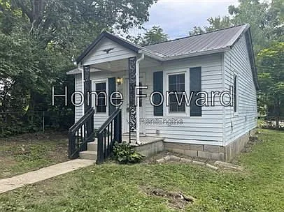 100 Bristol Ave — Photo 2