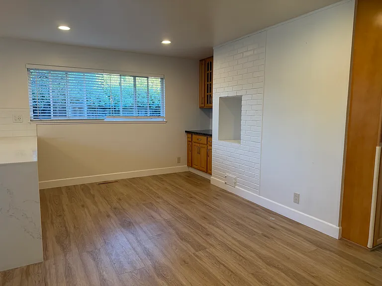 2330 Kent St — Photo 4