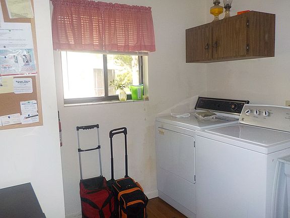 large laundry room/mud room