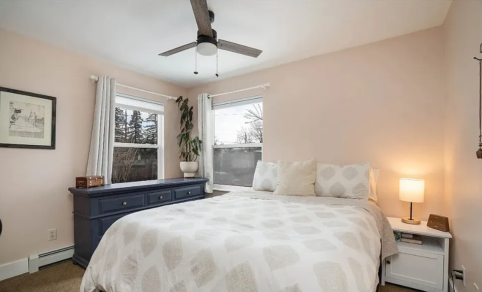 2 bed, 900 sqft, $1,700 — Photo 2