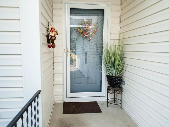 4th image of 6 Woodtrace Cir