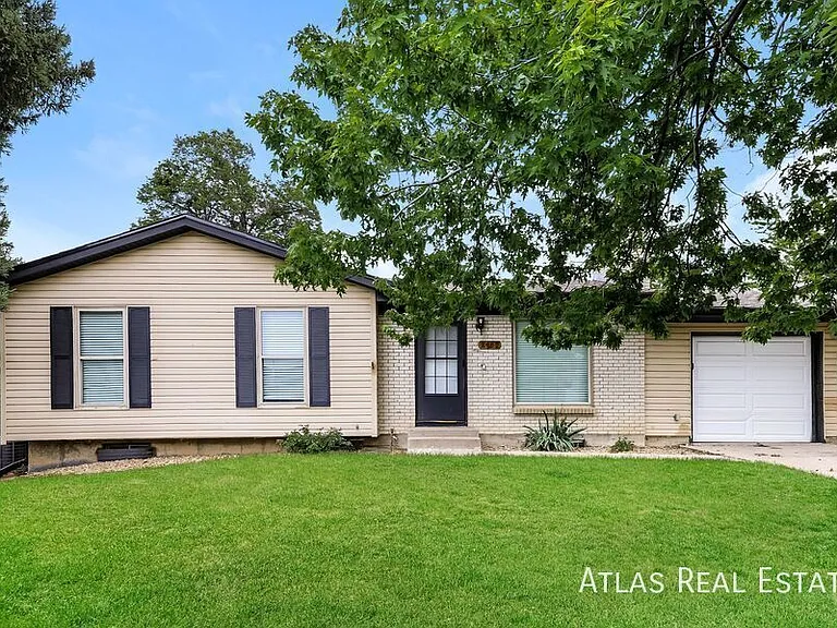 2252 S Memphis St — Photo 1