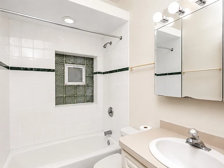 3240 N Racine Ave #1 — Photo 10