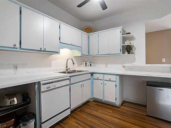 3rd image of 4330 Hillcrest Dr APT 1017