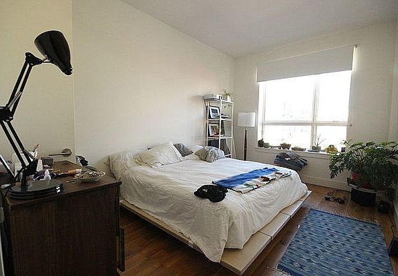 4th image of 73 Montrose Ave #5I