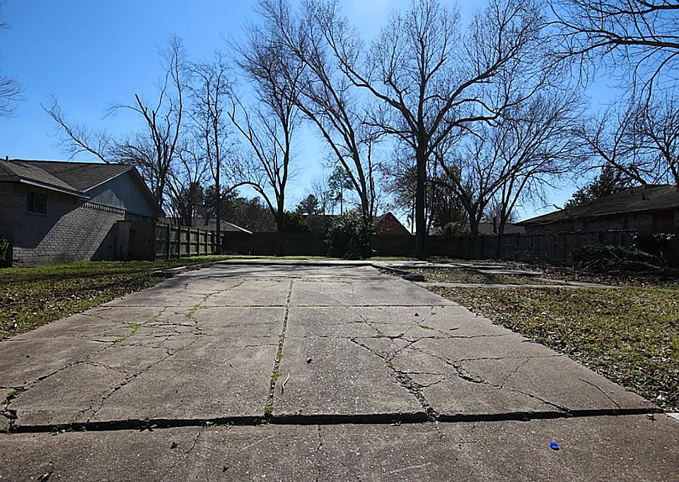1st image of 2722 S Belgravia Dr